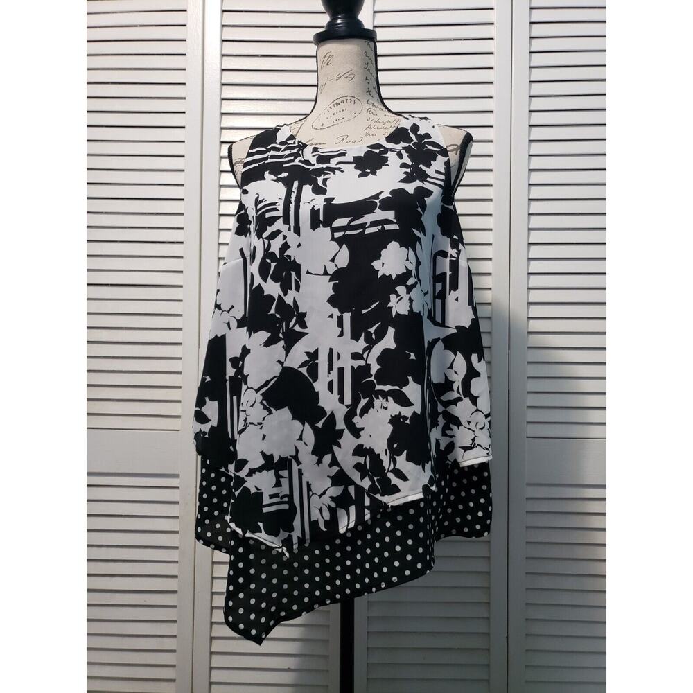 Kaari Blue Sleeveless Top Women's Size Large Black White Asymmetrical Hem Blouse